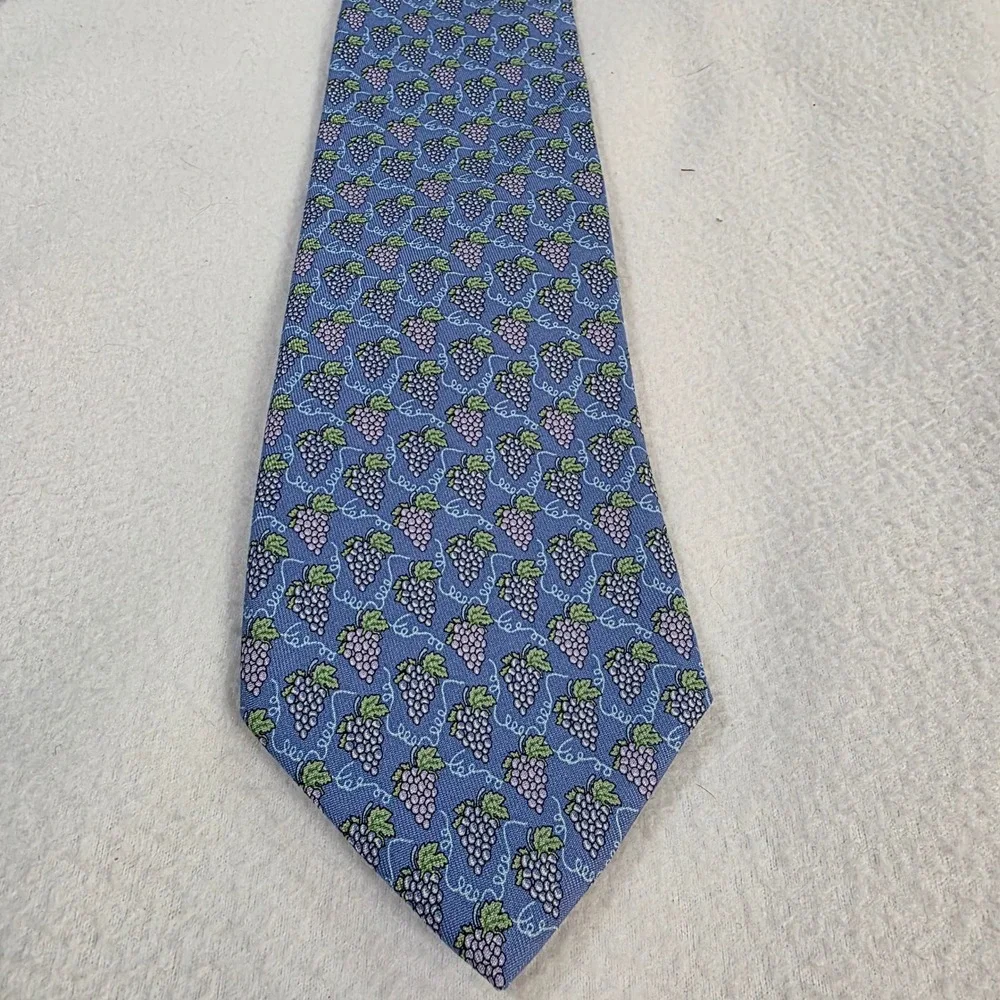 Vineyard Vines Mens Silk Tie Blue Grape Cluster Print Martha's Vineyard USA Made